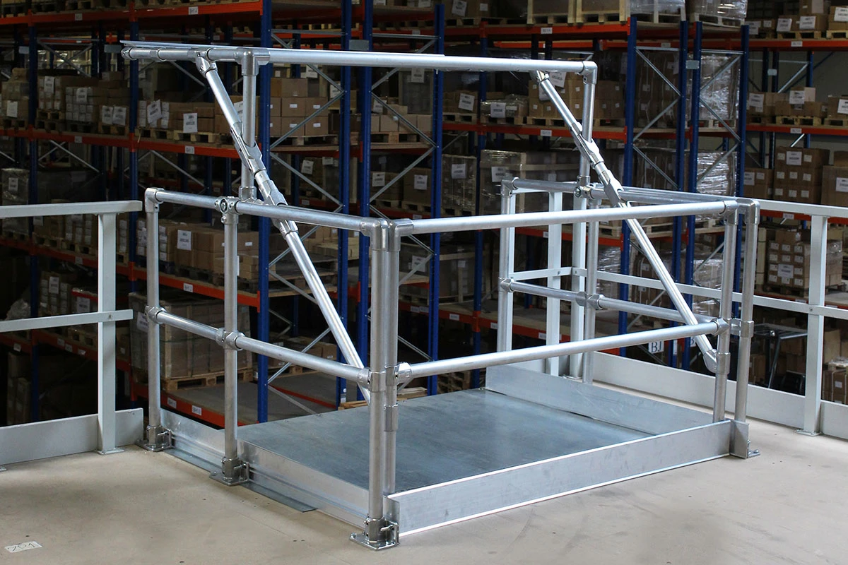 Barrière écluse / Kee Pivot  / Barrière écluse pour mezzanines / Barrière de chargement / Barrière pour palettes / Barrière de sécurité pour entrepôt
