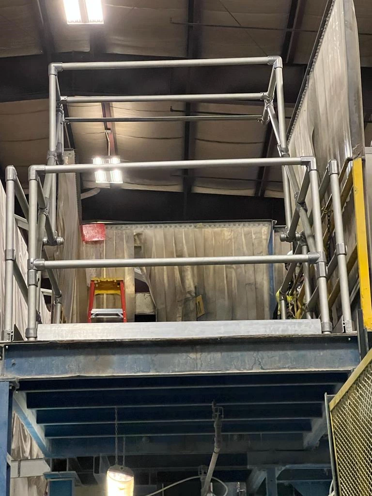 Barrière écluse / Kee Pivot  / Barrière écluse pour mezzanines / Barrière de chargement / Barrière pour palettes / Barrière de sécurité pour entrepôt