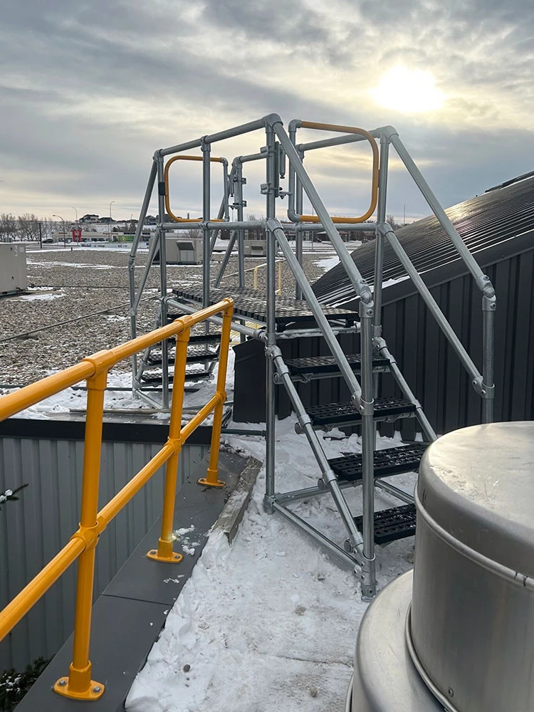 Protection contre les chutes sur les toits / Kee Step / Passerelles de franchissement pour toiture