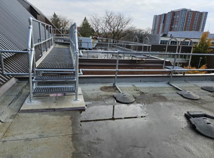 Kee Step / Passerelle de toit Canada / Accès sécuritaire aux toits / Système de passerelle sans pénétration pour toitures / Système de protection antichute