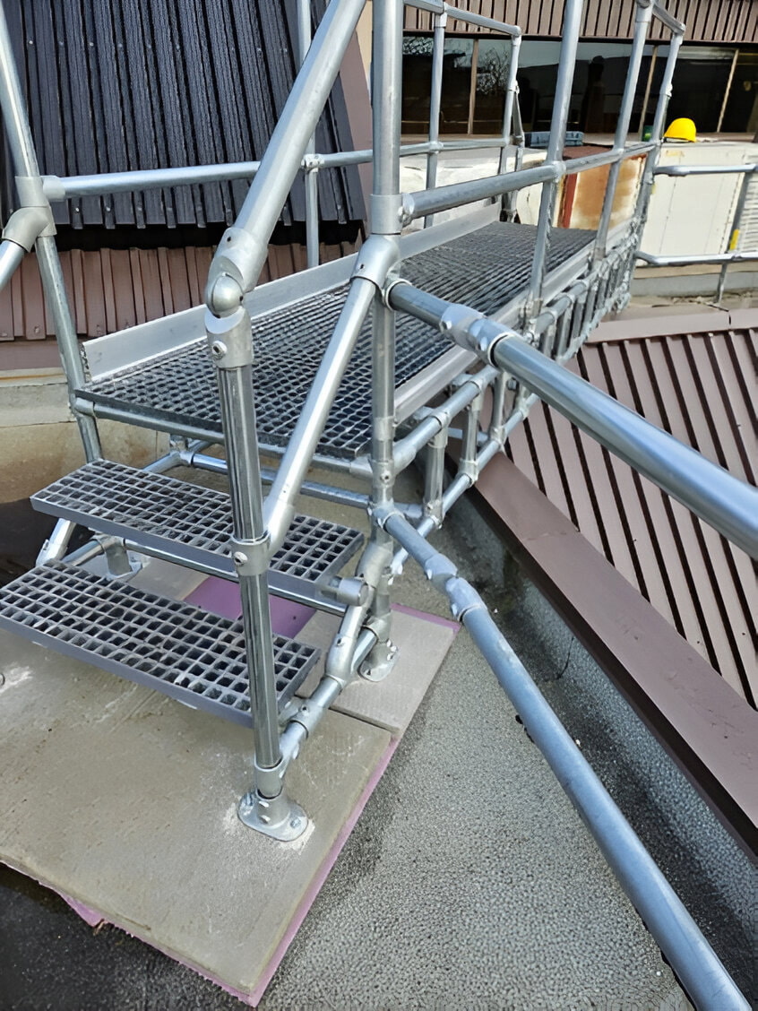 Kee Step / Passerelle de toit Canada / Accès sécuritaire aux toits / Système de passerelle sans pénétration pour toitures / Système de protection antichute