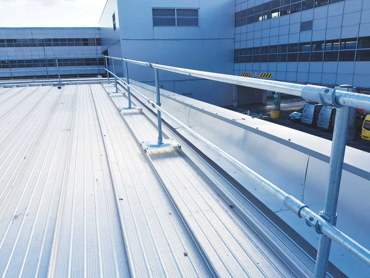 Système modulaire Kee Guard conçu pour les toitures métalliques